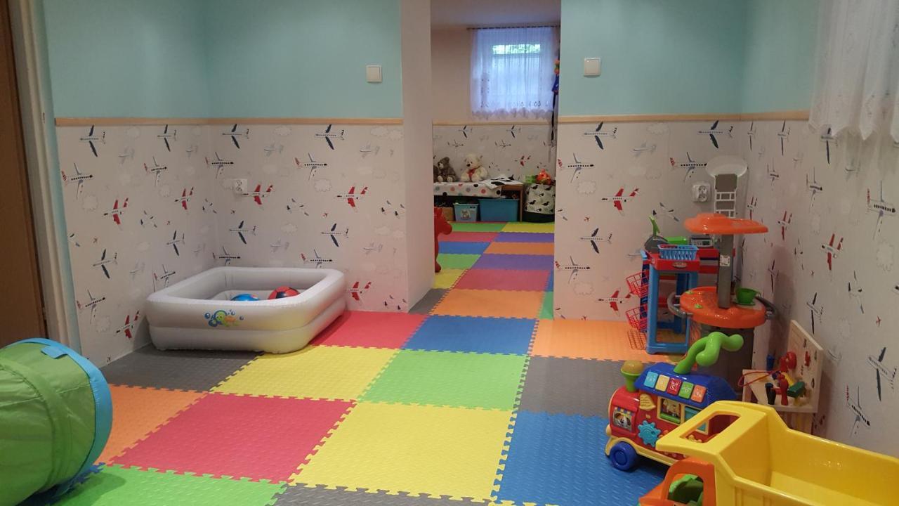 Goscinne Parkowa 1 *