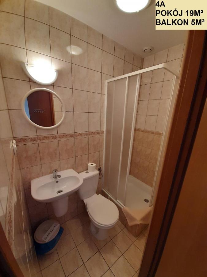 Goscinne Parkowa 1 *